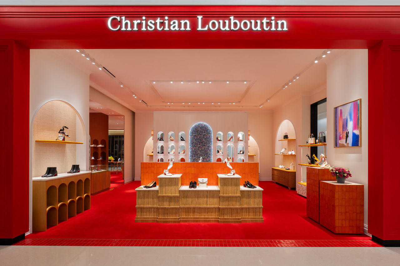 CHRISTIAN LOUBOUTIN,LOEWE,香氛,紅底鞋。（圖／品牌提供）