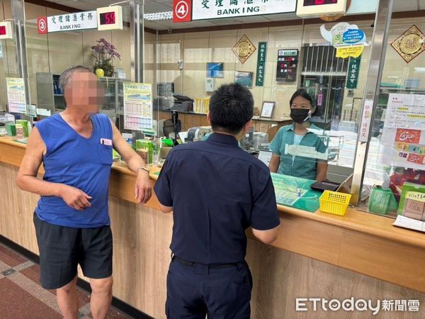 ▲▼ 竹崎警與行員聯手阻詐，即時守住民眾荷包    。（圖／竹崎分局提供）