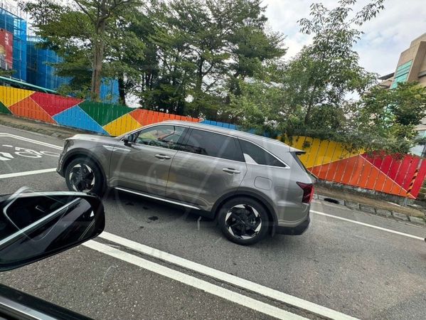 質感再精進！　小改款 Kia Sorento 現身臺灣街頭