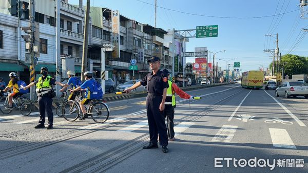 ▲開學日，里港警分局執行交通疏導勤務            。（圖／記者陳崑福翻攝）