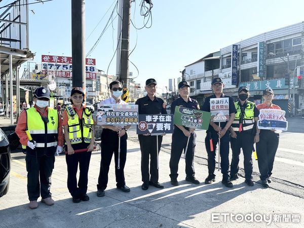 ▲開學日，里港警分局執行交通疏導勤務            。（圖／記者陳崑福翻攝）