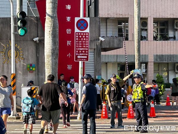 ▲台南市警局於2024年第1學期開學首日啟動「護童專案」勤務，各分局針對轄內214所國小結合民力及志工加強維護學童上學安全。（圖／記者林東良翻攝，下同）