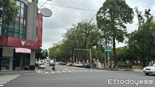 ▲▼台南,星巴克,東區,長榮路             。（圖／記者張雅雲攝）