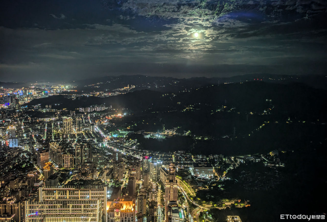 ▲「饗 A Joy」夜景。（圖／記者黃士原攝）