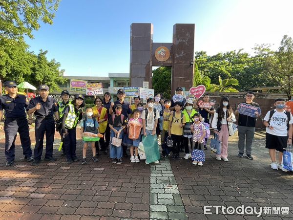 ▲台南市警局於2024年第1學期開學首日啟動「護童專案」勤務，各分局針對轄內214所國小結合民力及志工加強維護學童上學安全。（圖／記者林東良翻攝，下同）