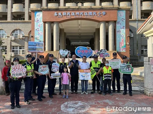 ▲▼ 【開學日！民雄警與議員民代守護學童安全!】  。（圖／民雄分局提供）