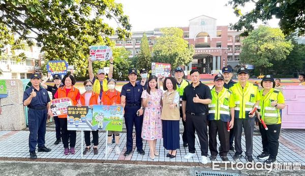 ▲▼  【中埔鄉長與警分局長一同啟動開學日護童勤務】  。（圖／中埔分局提供）