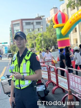 ▲▼台中警方全力保護學童安全，小熊警報器、大警帽、文昌筆全都出籠，創意吸睛。（圖／警方提供，下同）