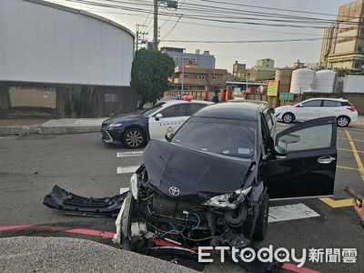 快訊／苗栗娃娃車出事！路口與轎車嚴重撞擊　司機和1幼童受傷