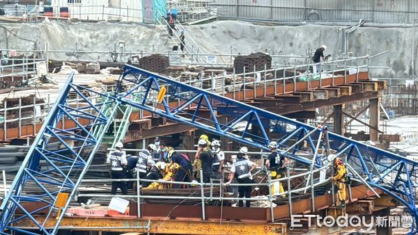 ▲高雄三井購物廣場的工地發生意外，造成工人1死1傷             。（圖／記者吳世龍攝）