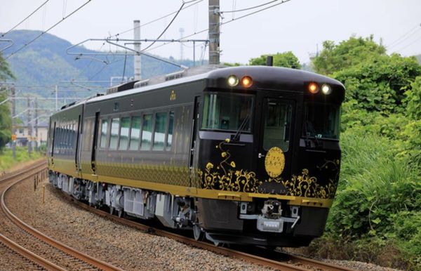 ▲▼JR西日本最新觀光列車「はなあかり（Hanaakari）」。（圖／翻攝自JR西日本官網）