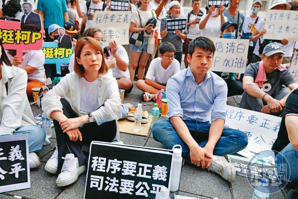 柯文哲司法案纏身，白營實際決策核心共組7人小組，「戰狼夫婦」陳智菡（前左）、許甫（前右）也在列。