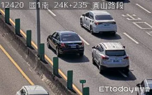 ▲▼國道1號北向圓山段2車追撞。（圖／翻攝國道監視器）