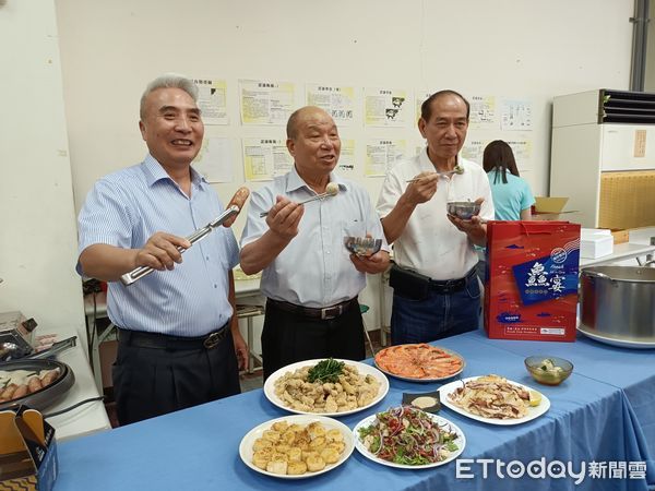 ▲▼蘇澳區漁會推出中秋「鱻宴搶鮮集錦禮盒」。（圖／記者游芳男攝，下同）