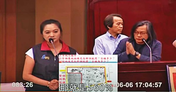 林洲民（右1）在柯文哲第一任市長任期擔任都發局長，早在2017年就力阻京華城容積放寬，甚至在公文內簽示警柯文哲。（翻攝自台北市議會YouTube）