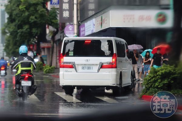 8/15 16：44 全員上車後，司機就載著大家開啟迷航模式，在附近巷弄不停繞圈，警戒心甚高。