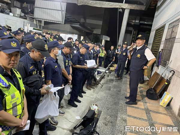 ▲屏東縣政府警察局出動逾200名警力維安，盤查超跑            。（圖／屏東縣政府警察局提供）