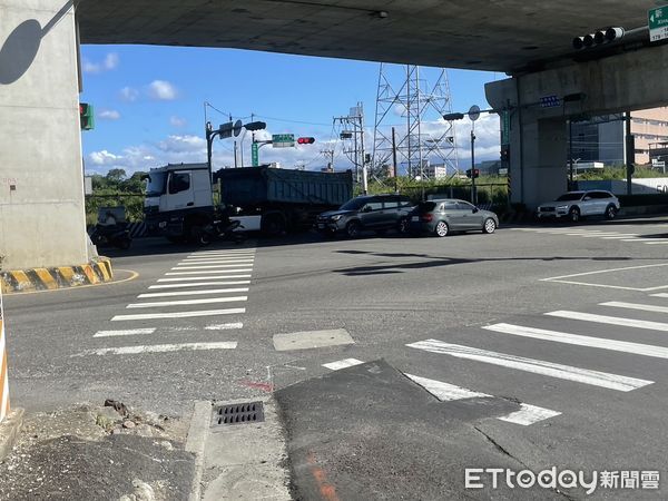 ▲▼ 泰山發生死亡車禍，腳踏車騎士被輾斃            。（圖／記者戴上容翻攝）