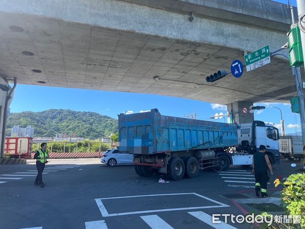 ▲▼ 泰山發生死亡車禍，腳踏車騎士被輾斃            。（圖／記者戴上容翻攝）