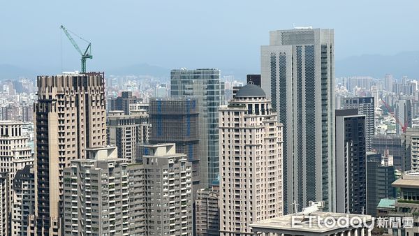 ▲▼ 七期鳥瞰,七期,鳥瞰,台中之鑽,高樓,房市,房價,七期示意,豪宅,豪辦,商用不動產          。（圖／記者陳筱惠攝）