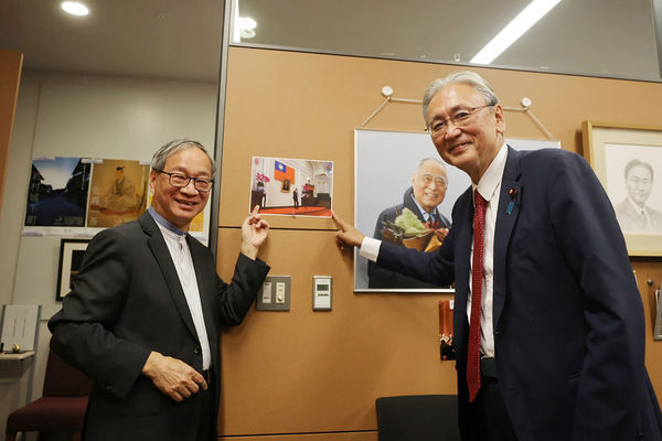 ▲▼文化部長李遠（小野）上任後首度赴日。日本國會友臺團體「日華議員懇談會」會長暨眾議員古屋圭司（右），可說是台日友好重量級政治家。（圖／文化部）