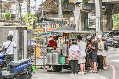  隱身桃鶯陸橋下的排隊豆花攤！