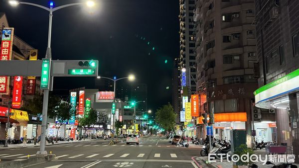 ▲▼   多納之,左營,華夏路          。（圖／記者張雅雲攝）