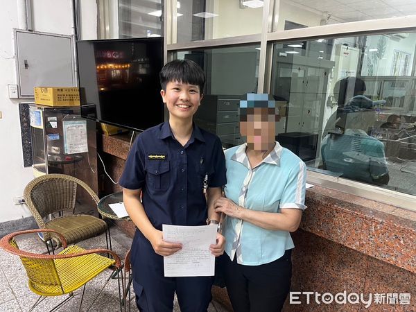 ▲李姓婦人慌張跑到警所向員警咨詢，員警告知李婦遭到詐騙。（圖／吉安警分局提供，下同）