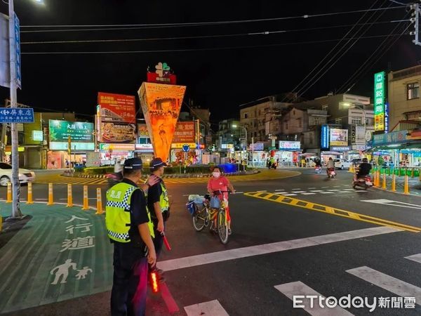 ▲屏東縣警方執行「路口車不停讓行人暨行人違規」專案取締勤務            。（圖／記者陳崑福翻攝）