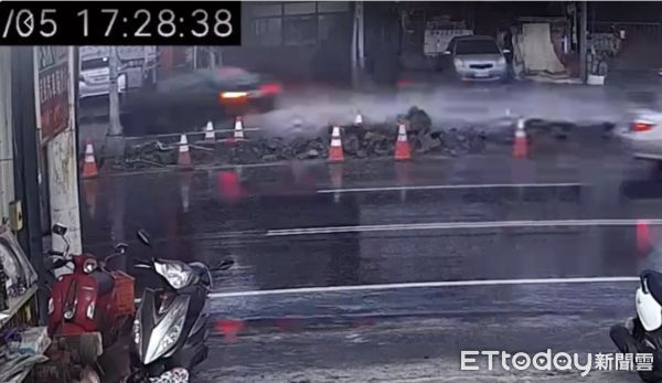 ▲雲林斗六一輛BMW自小客，雨中行駛打滑波及一輛機車，造成女騎士傷重不治。（圖／記者蔡佩旻翻攝）