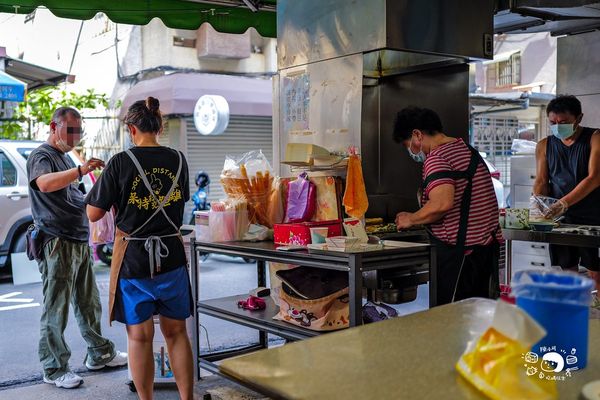 ▲▼北投「石牌無名手工蛋餅」是石牌有名的排隊早餐店件，提到台北蛋餅名單一定榜上有名。（圖／部落客陳小可的吃喝玩樂授權提供，勿擅自翻攝）