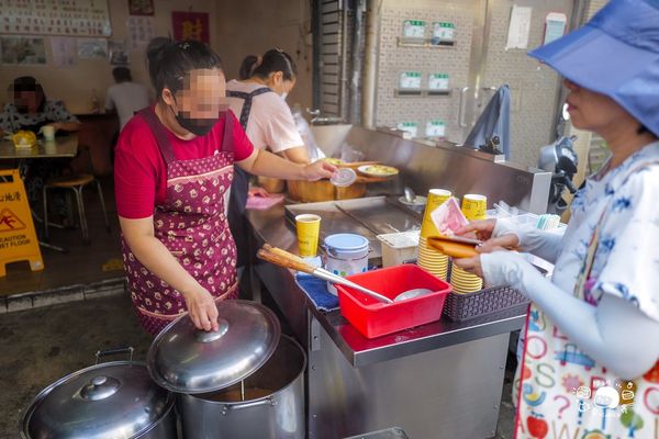 ▲▼北投「石牌無名手工蛋餅」是石牌有名的排隊早餐店件，提到台北蛋餅名單一定榜上有名。（圖／部落客陳小可的吃喝玩樂授權提供，勿擅自翻攝）