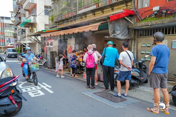 ▲▼北投「石牌無名手工蛋餅」是石牌有名的排隊早餐店件，提到台北蛋餅名單一定榜上有名。（圖／部落客陳小可的吃喝玩樂授權提供，勿擅自翻攝）