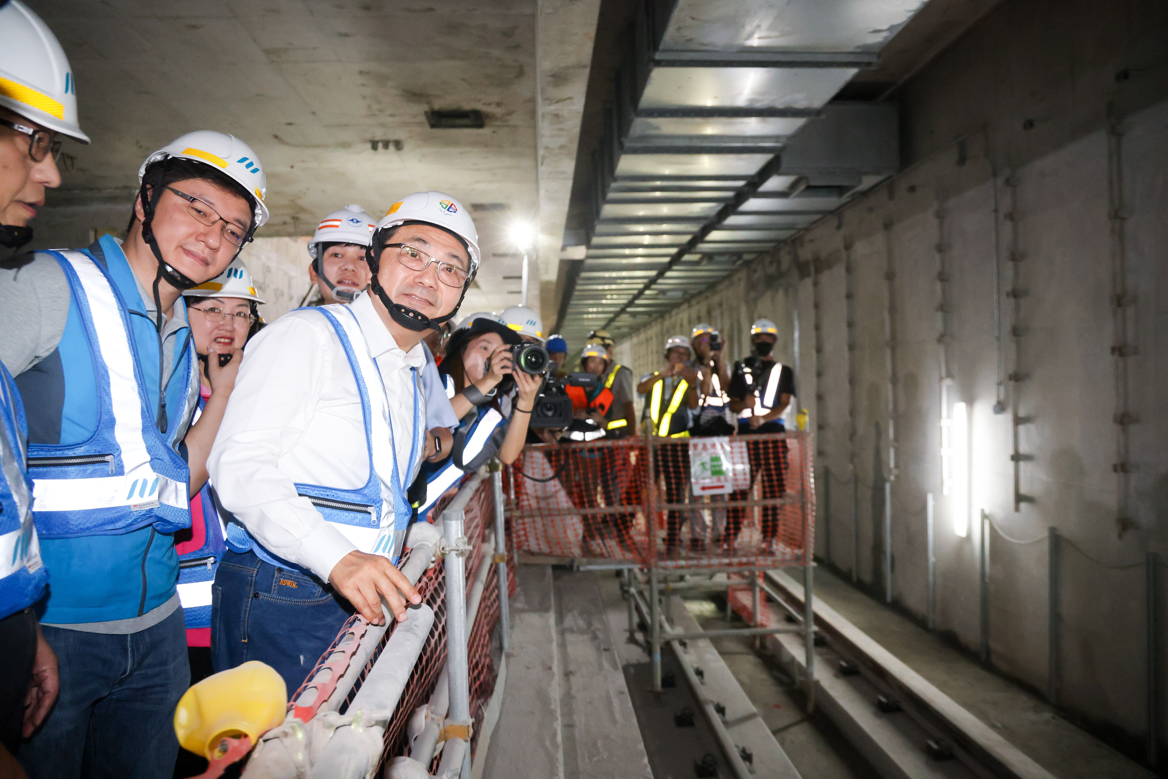 ▲侯友宜視察捷運萬大中和線中和站。（圖／新北市捷運工程局提供）