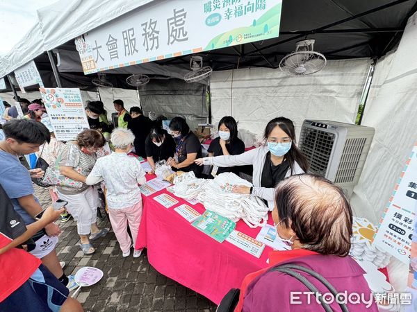 ▲職業災害勞工關懷園遊會，7日於台南市河樂廣場熱鬧登場，希望透過重視職災勞工的需求和福祉，提升全民的職場防災知識與技能。（圖／記者林東良攝，下同）