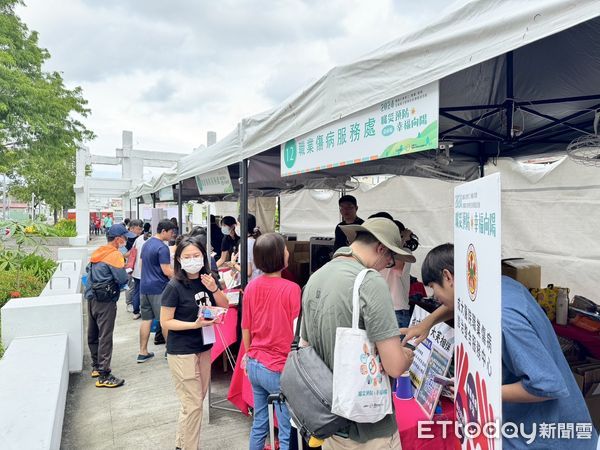 ▲職業災害勞工關懷園遊會，7日於台南市河樂廣場熱鬧登場，希望透過重視職災勞工的需求和福祉，提升全民的職場防災知識與技能。（圖／記者林東良攝，下同）