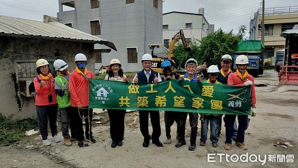 ▲台南市勞工局「做工行善團」，7日泥水工會、電氣工會及電子加工工會志工夥伴一齊出動，到官田區進行修繕。（圖／記者林東良翻攝，下同）