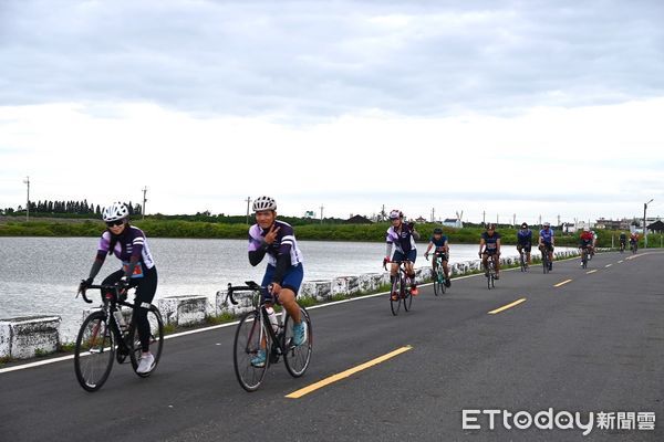 ▲由交通部觀光署雲嘉南管理處所主辦的「騎福極西點」自行車活動，7日在台南市北門區南鯤鯓代天府盛大開騎。（圖／記者林東良翻攝，下同）