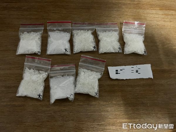 ▲▼台中警方搗破販毒集團，逮捕6人，查扣5500包毒咖啡包。（圖／警方提供，下同）