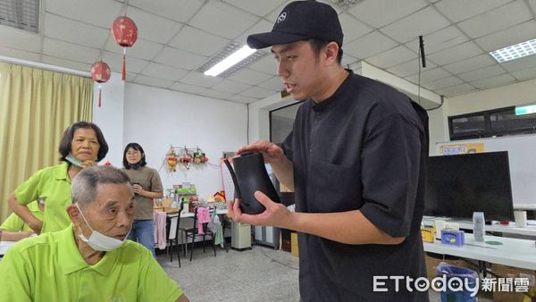 ▲▼   年輕咖啡師 江俊逸訓練長者蚊香沖水   。（圖／記者翁伊森攝）