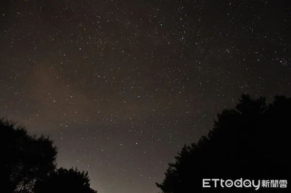 ▲塔塔加地區夜空繁星點點，圖為秋季重要星座仙后座。（圖／玉山國家公園管理處提供）