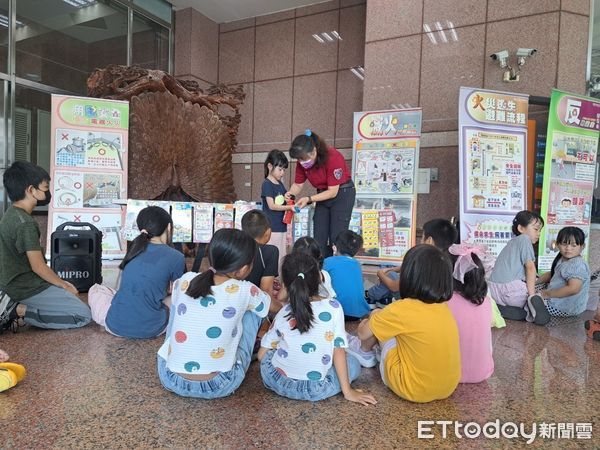 ▲台南市消防局第五救災救護大隊鹽行分隊，7日舉辦「消防體驗闖關」宣導。（圖／記者林東良翻攝，下同）