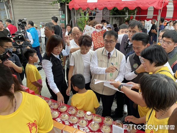 ▲台南市北區鎮北坊歷史街道整合計畫工程於8日舉行竣工暨揭牌典禮，市長黃偉哲親自到場主持。（圖／記者林東良翻攝，下同）