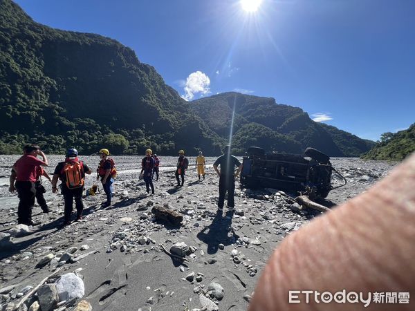 ▲▼花蓮溯溪意外，吉普車父子遭沖走，警消持續搜救中。（圖／記者王兆麟翻攝）