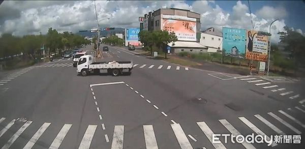 ▲▼宜蘭救護車與小貨車車禍。（圖／記者游芳男翻攝，下同）