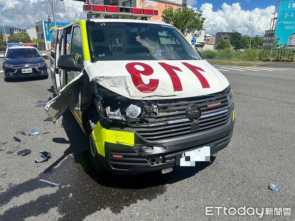 ▲▼宜蘭救護車與小貨車車禍。（圖／記者游芳男翻攝，下同）