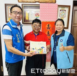 國民黨台南市黨部贈中秋賀禮　支持「希望之窗看見好市集」傳遞溫暖