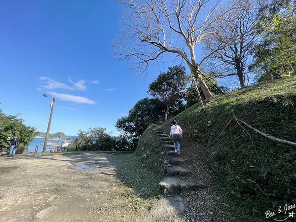 ▲▼巨大老榕，鳥瞰三澳風景、扇形火車庫 ，軍商漁港三合一的美景盡收眼底。（圖／部落客紫色微笑提供）