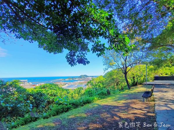 ▲▼巨大老榕，鳥瞰三澳風景、扇形火車庫 ，軍商漁港三合一的美景盡收眼底。（圖／部落客紫色微笑提供）