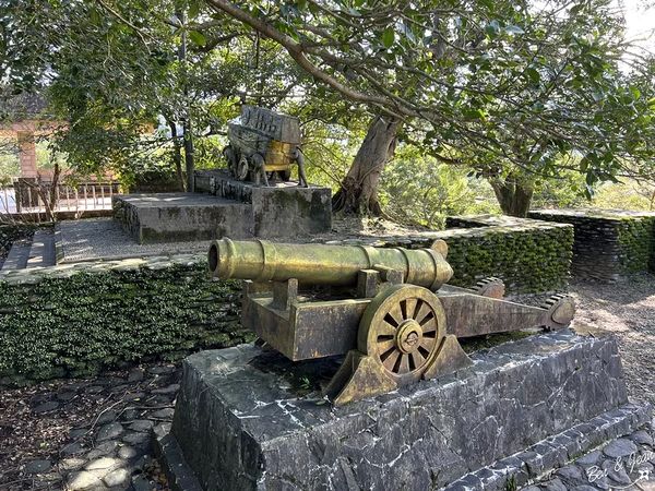 ▲▼巨大老榕，鳥瞰三澳風景、扇形火車庫 ，軍商漁港三合一的美景盡收眼底。（圖／部落客紫色微笑提供）